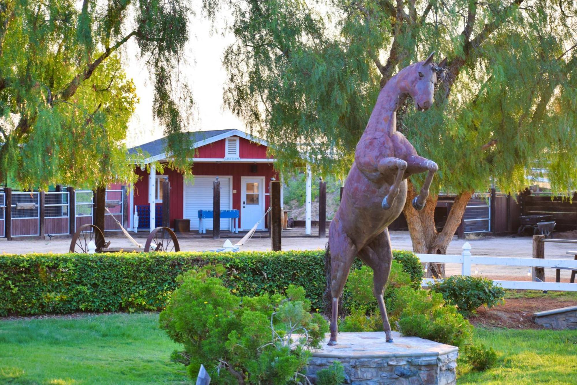 Resort Peppertree Lane Ranch -- Seven-acre Ranch In The Heart Of Wine Country Temecula