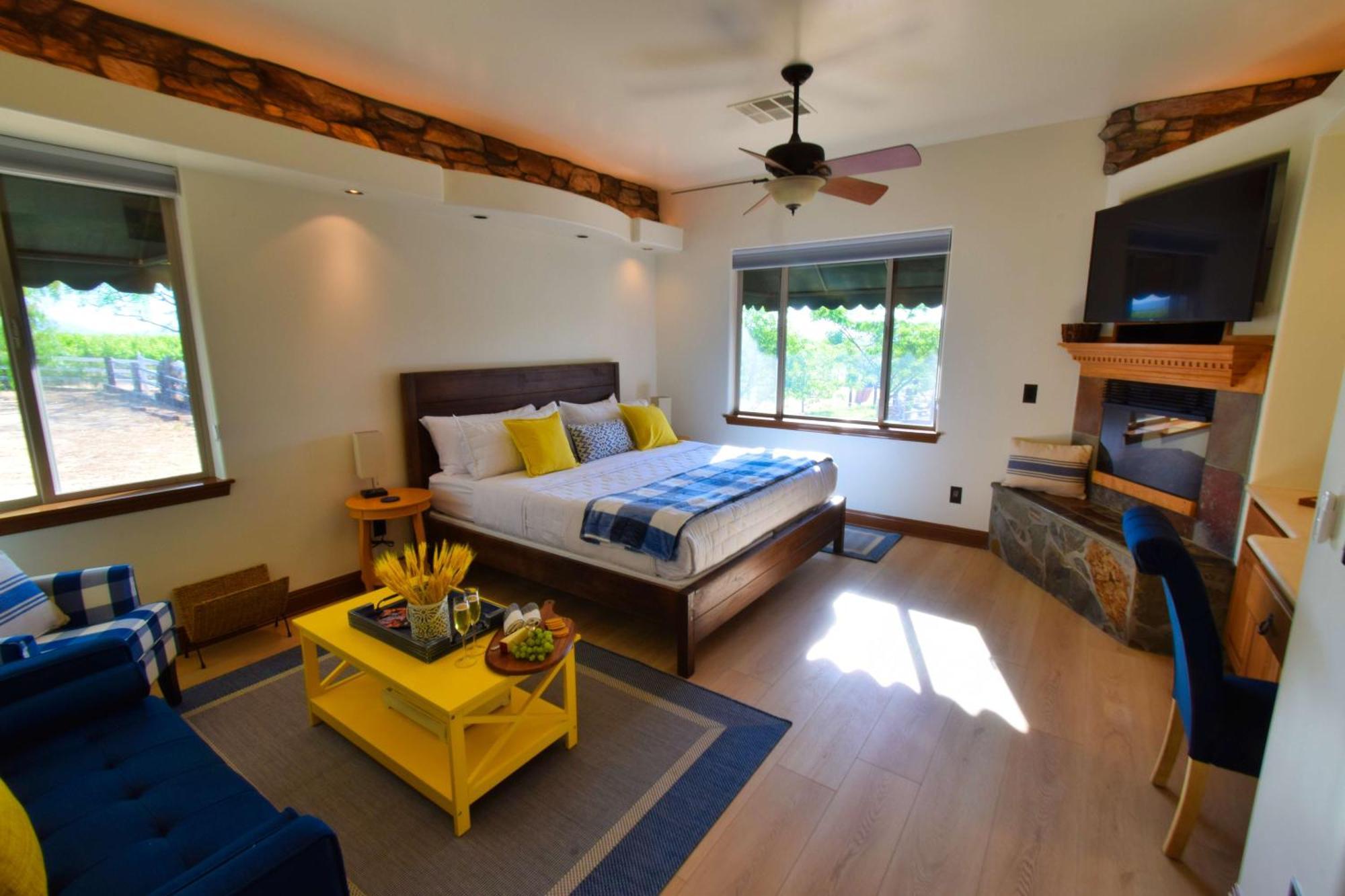 Resort Peppertree Lane Ranch -- Seven-acre Ranch In The Heart Of Wine Country *