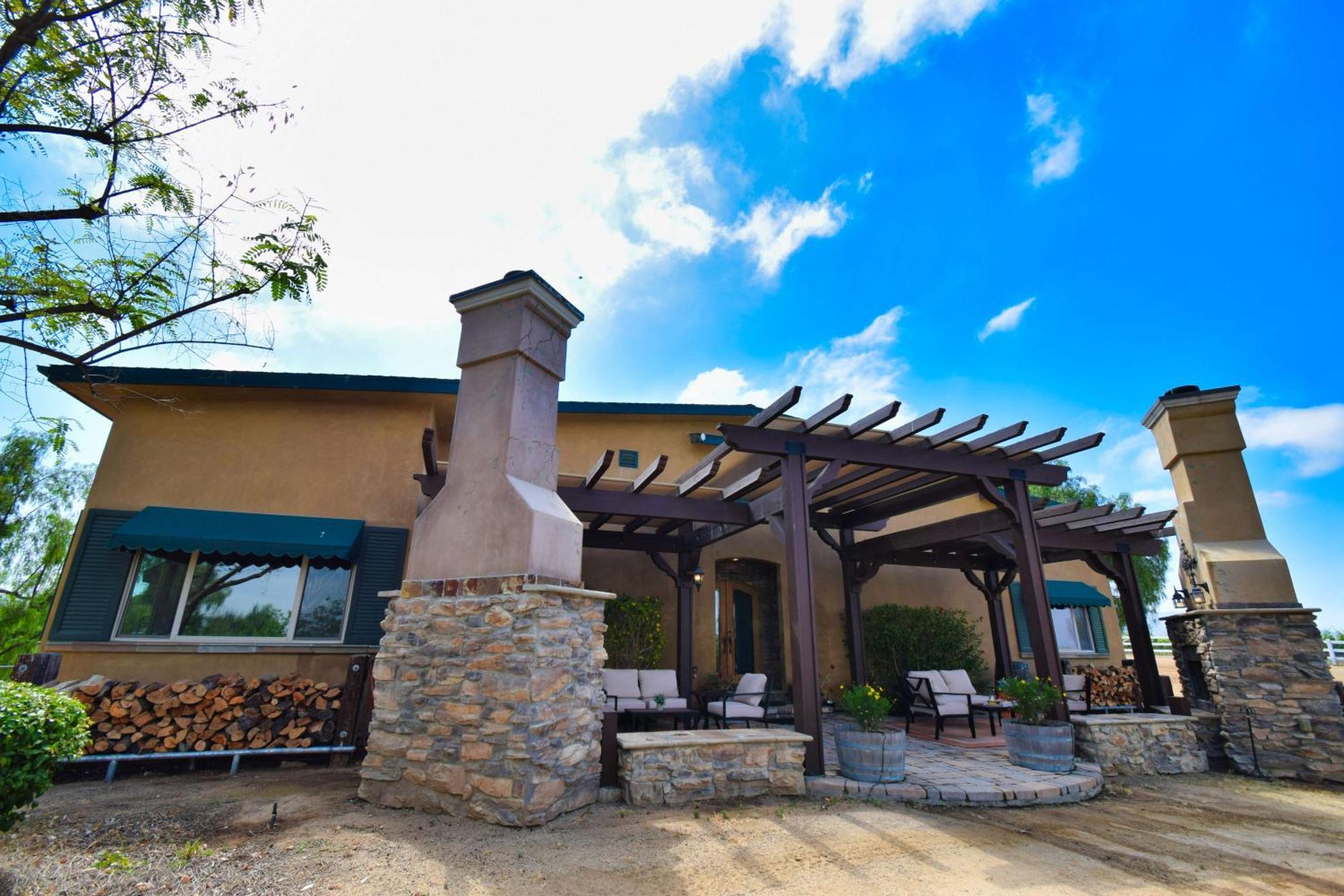 Resort Peppertree Lane Ranch -- Seven-acre Ranch In The Heart Of Wine Country Temecula