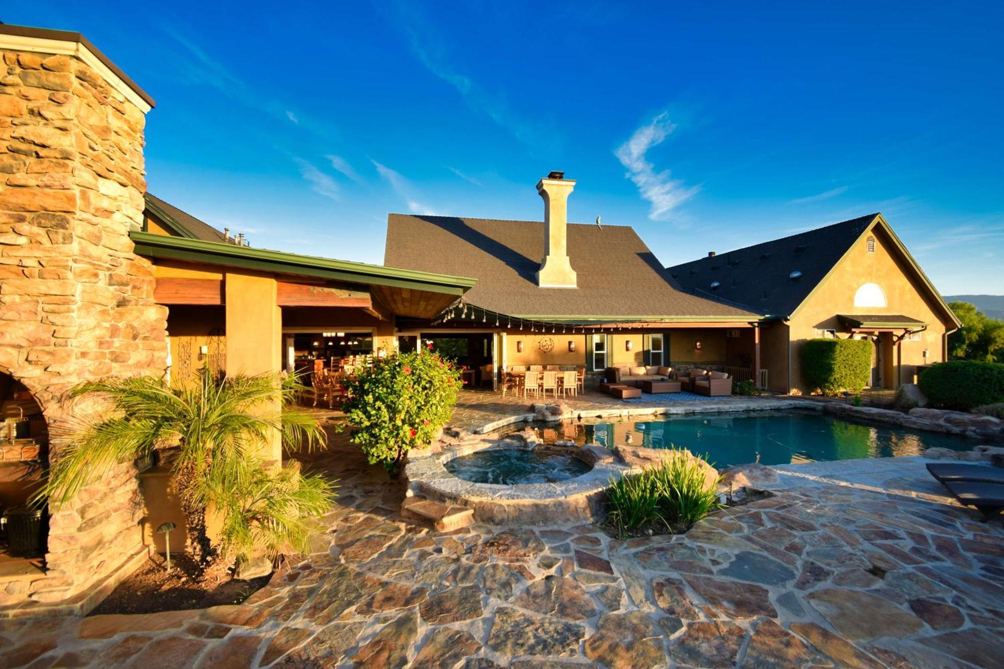 Resort Peppertree Lane Ranch -- Seven-acre Ranch In The Heart Of Wine Country Temecula